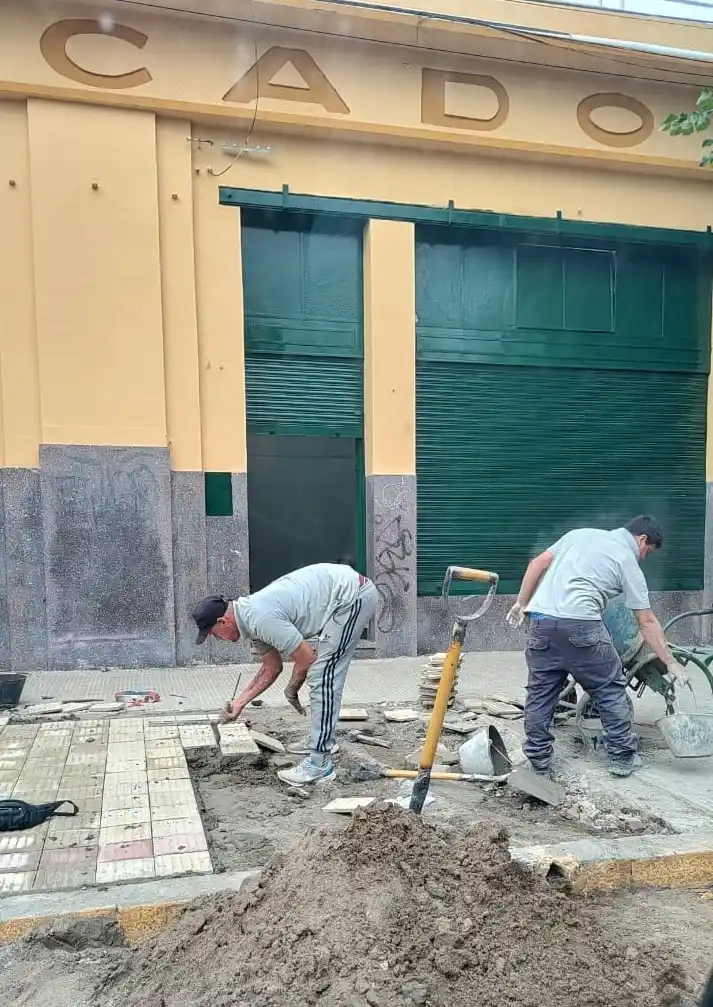 El Municipio avanza con la etapa final de los arreglos de la vereda del Mercado Municipal