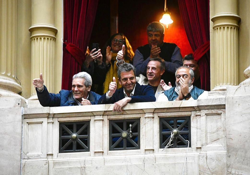 Massa junto a los líderes de la CGT, Héctor Daer, Pablo Moyano y Carlos Acuña