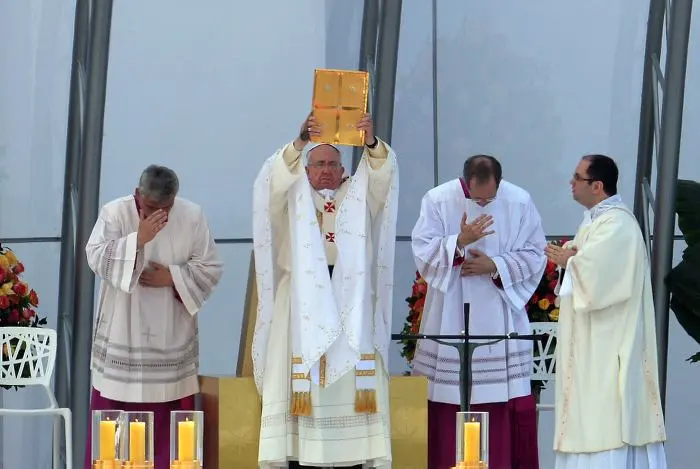 Francisco a los jóvenes en JMJ Brasil: "El Papa cuenta con ustedes"