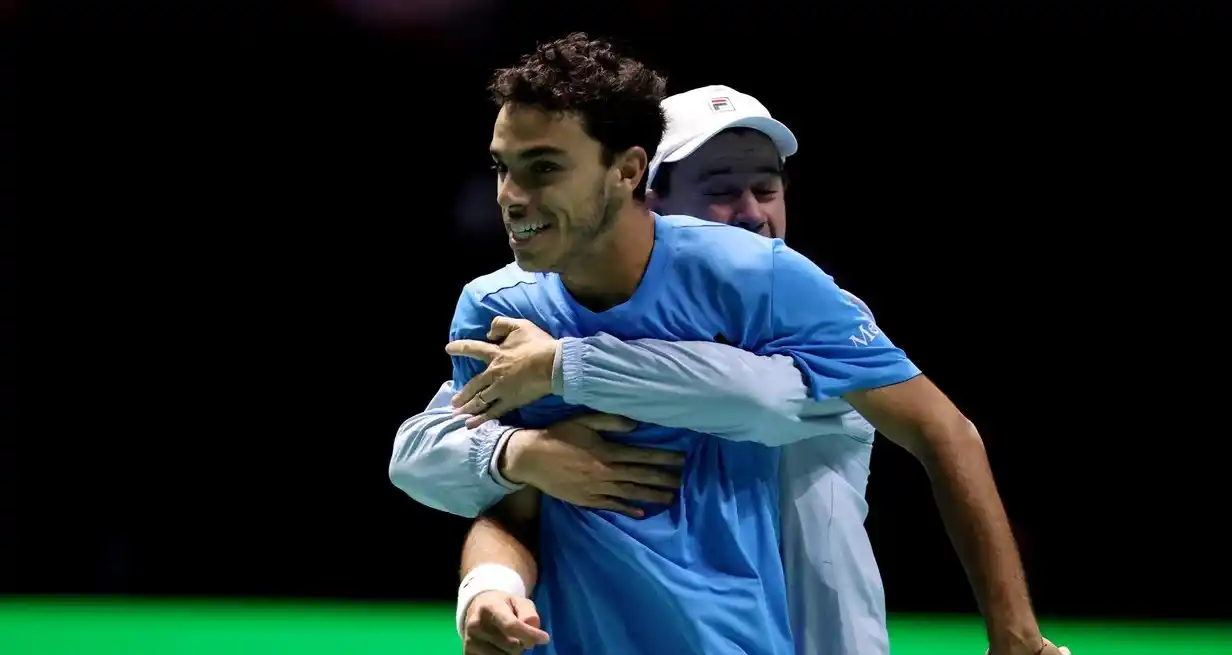 El festejo de Francisco Cerúndolo con Guillermo Coria. Crédito: Reuters/Craig Brough