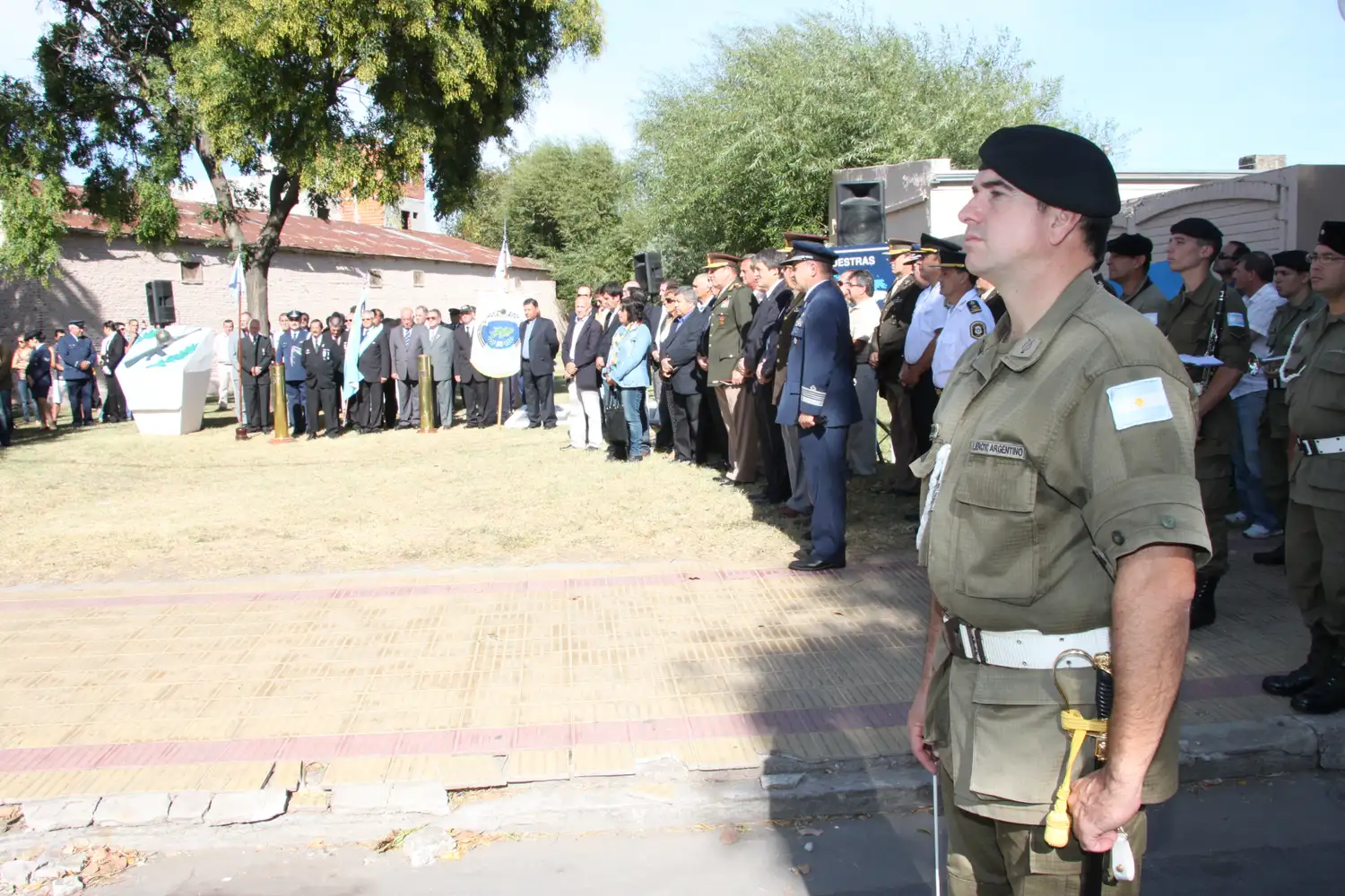 Homenaje a los  caídos y veteranos de Malvinas