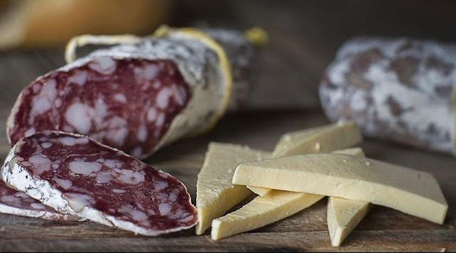 El salame y el queso, inseparables en las picadas.