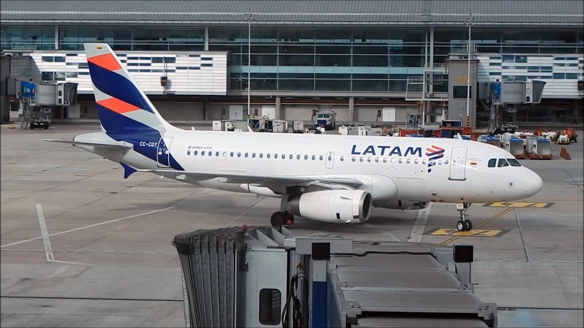 LATAM is the first company in Colombia to resume in-flight service