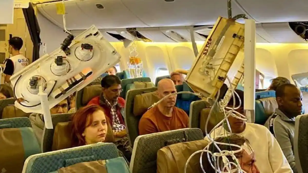 ¡TERROR EN EL AIRE! UN MUERTO Y VARIOS HERIDOS causa fuerte turbulencia en un vuelo de Singapur a Londres