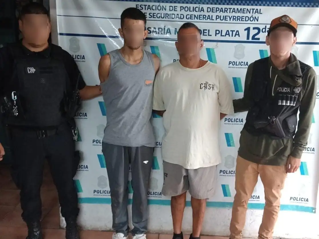 Los agresores tendrían un conflicto de vieja data con un menor que vive el domicilio atacado.