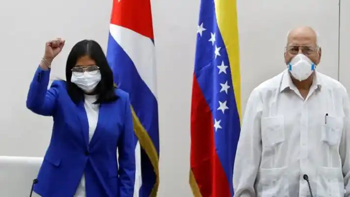 Venezuela se paraliza por falta de combustible y Delcy Rodríguez firma acuerdos con Cuba