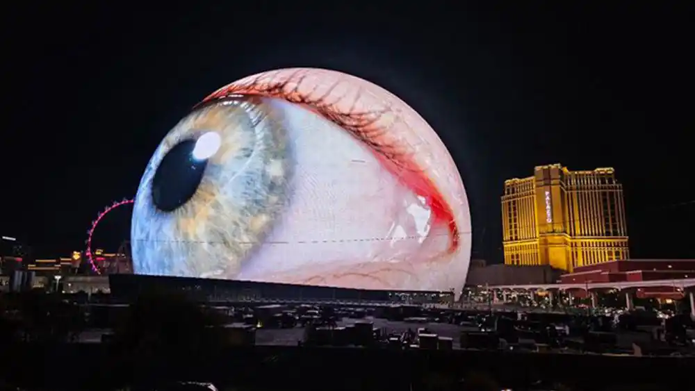 La esfera hecha un ojo hiperrealista en Las Vegas.