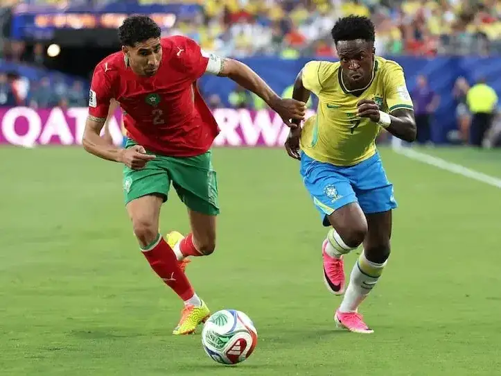 Achraf Hakimi contra Vinicius Junior