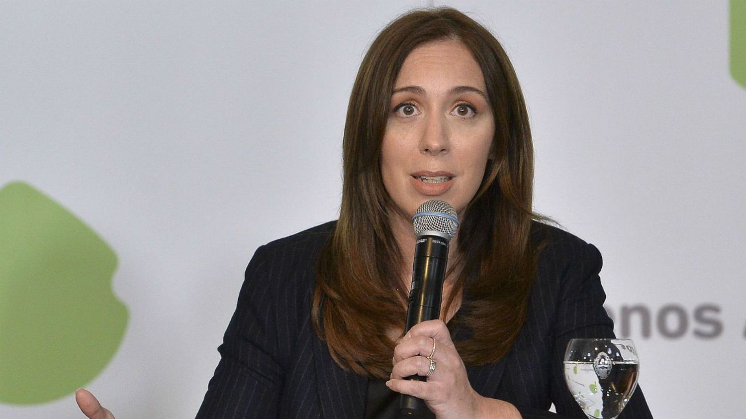 Vidal acordó con estatales finalizar el año con un incremento del 30%