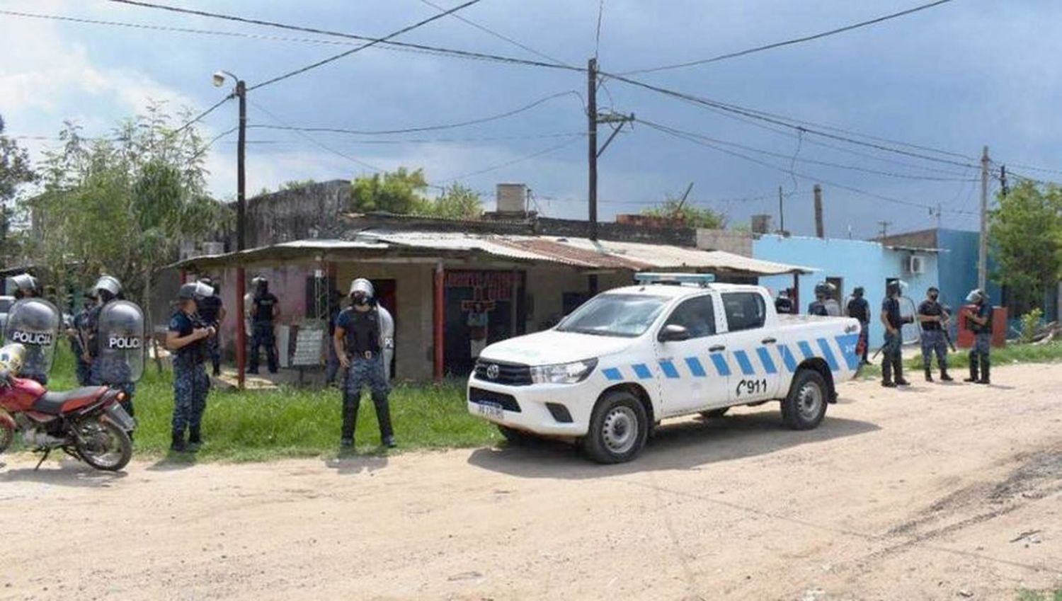 Tras allanamiento la Policía detuvo a un hombre, secuestró un arma de fuego y una moto