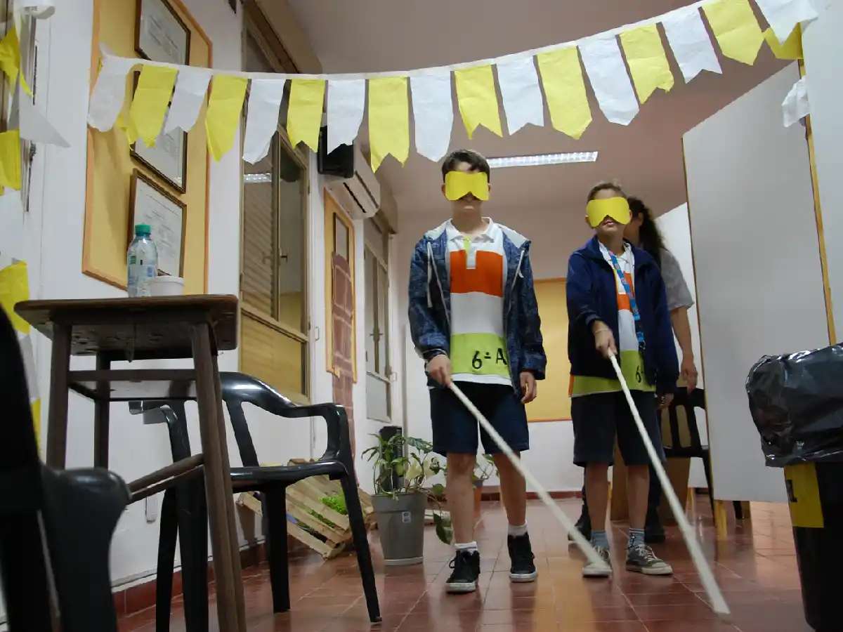 El desafío de “ser ciego” por un rato: Jornada del Bastón Blanco en UTN