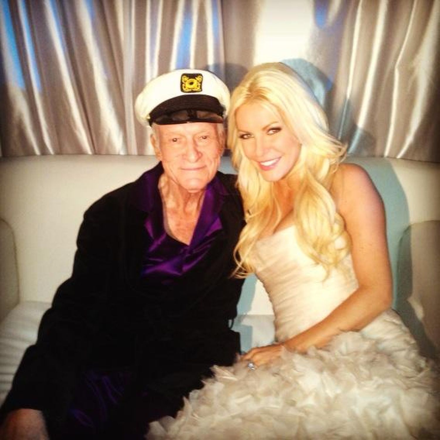 El fundador de Playboy, de 86 años, se casó con una conejita de 26