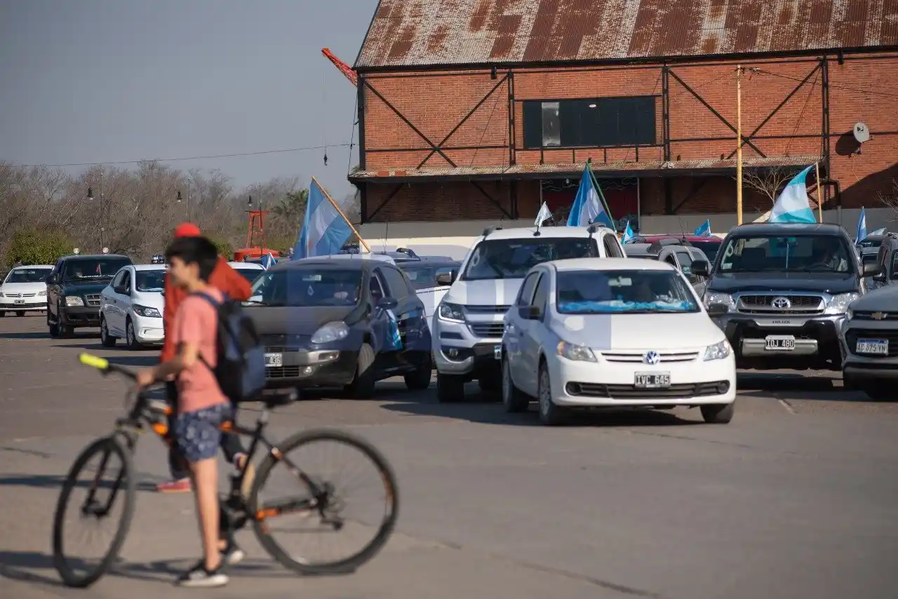 Importante caravana en la ciudad: reclamos de los referentes de la oposición