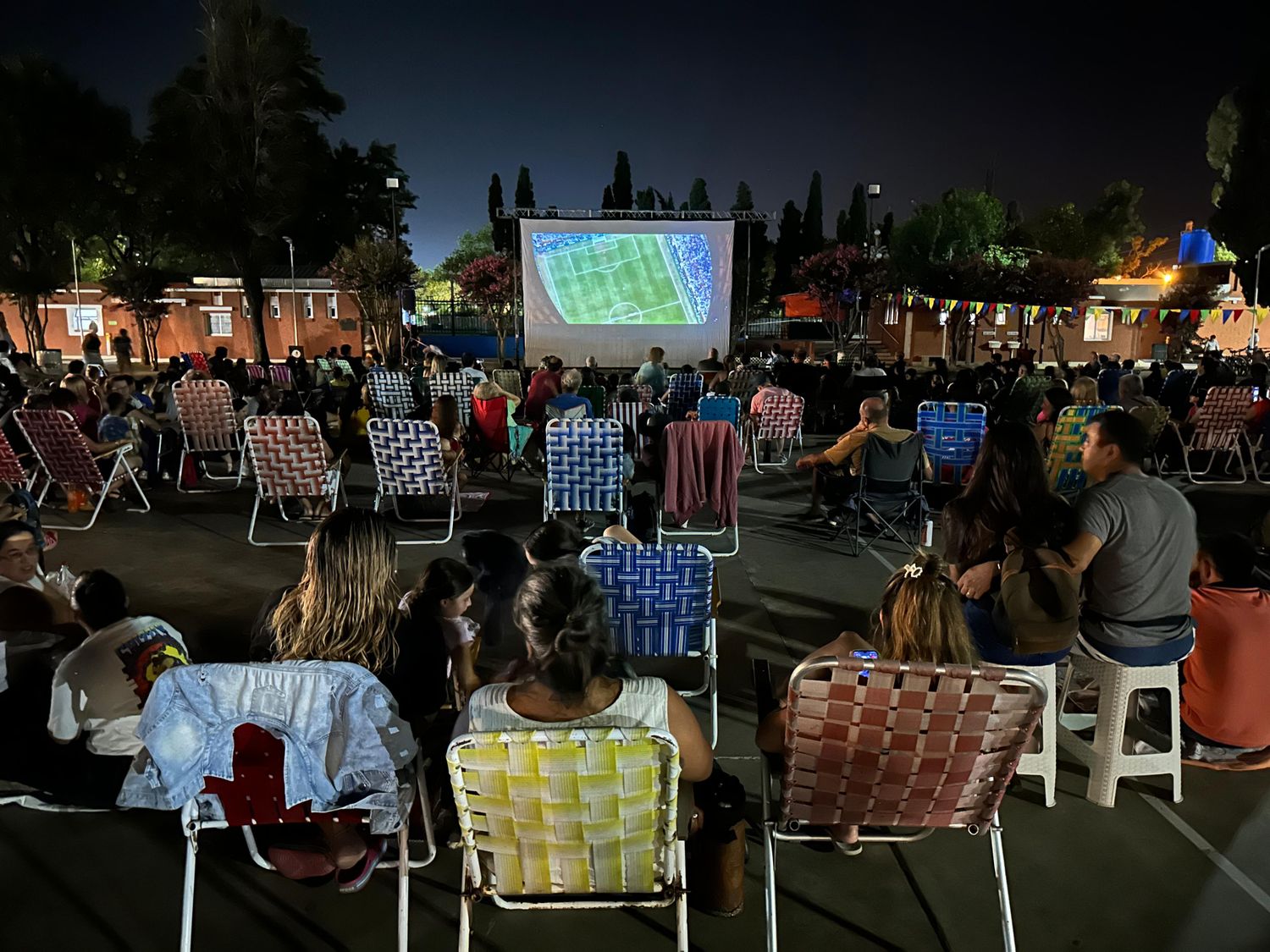 Vecinos coparon el playón del Parque.