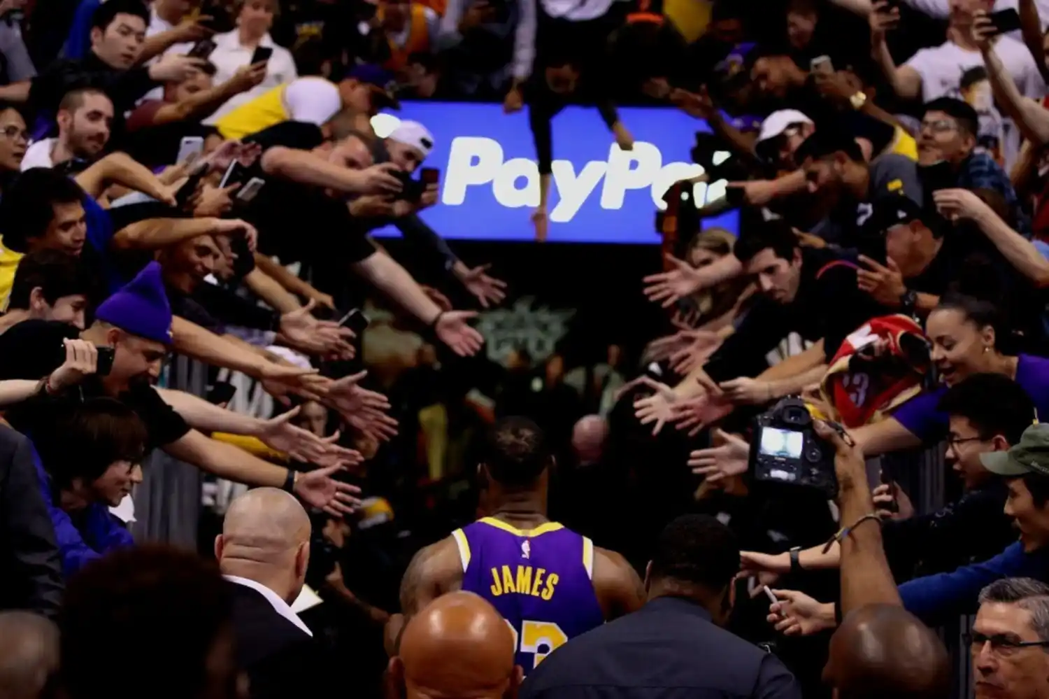 ¡No se detiene! LeBron James batió un récord millonario