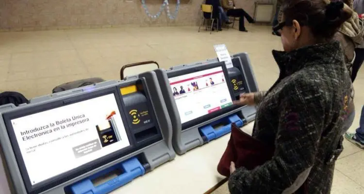 “Caja Negra”, un documental sobre el voto electrónico con participación sampedrina