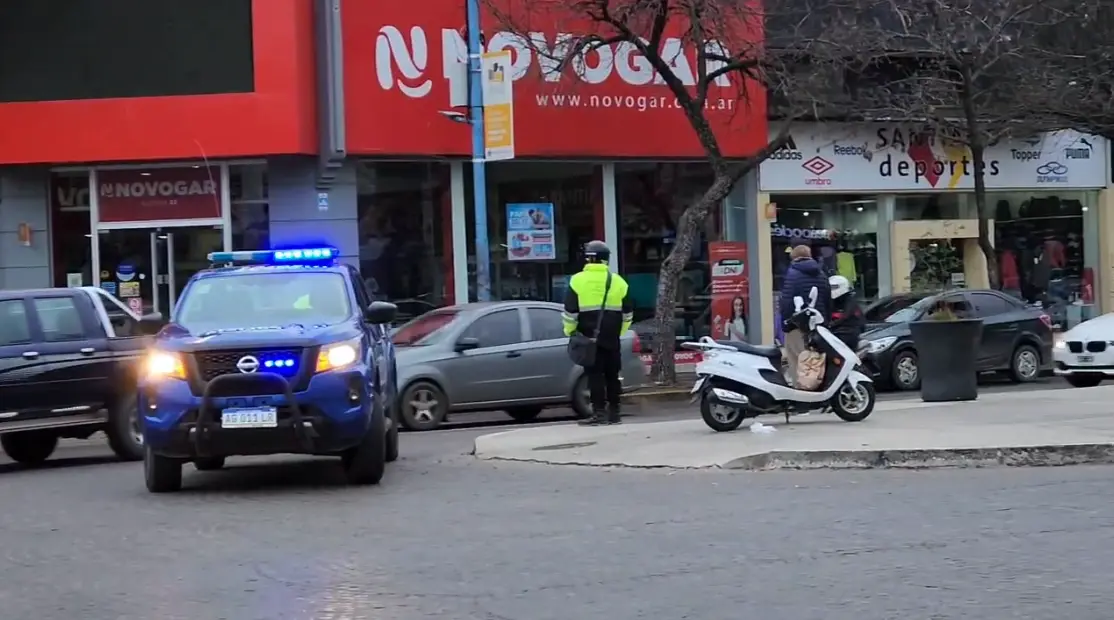 Mañana húmeda y accidentada en Rafaela: dos motoderrapes en pleno centro en pocos minutos