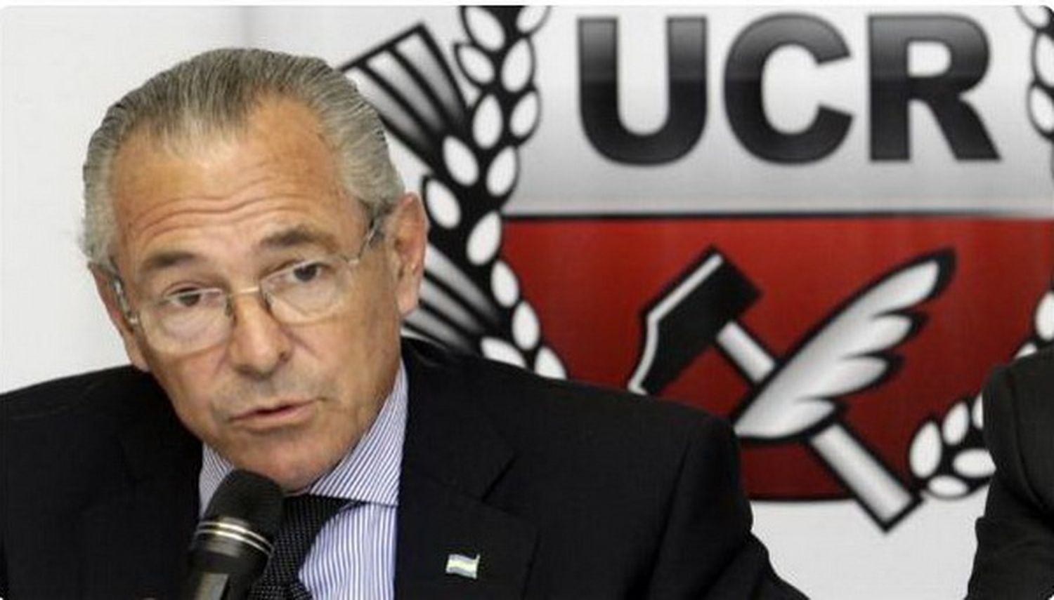 Tras el pase al Massismo de Jano, el presidente de la UCR lo trató de "Tránsfuga"