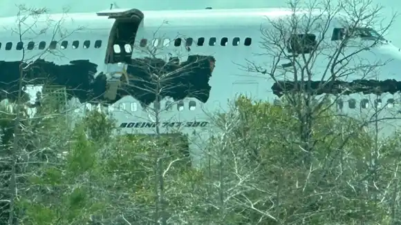 VENEZUELA PROTESTA por desguace de avión de Emtrasur (Fotos)