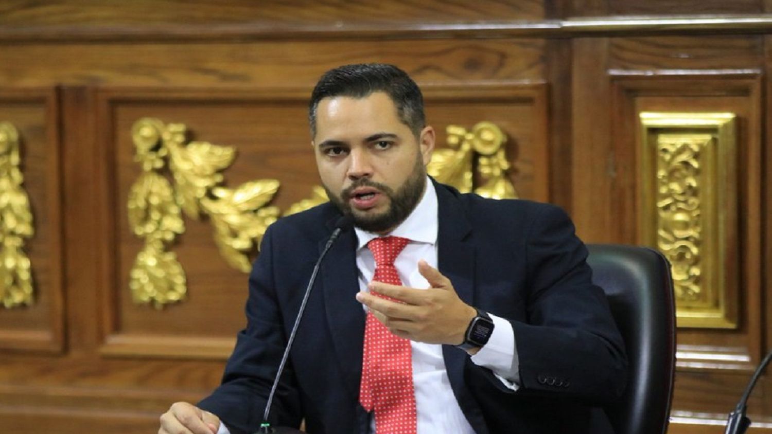 POR REDES SOCIALES BOTAN a la ministra de Prisiones: Maduro designa a JULIO GARCÍA ZERPA