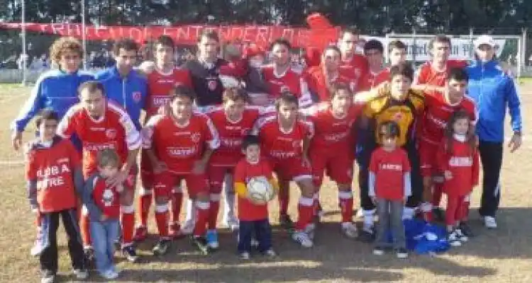 Gano, goleo y gusto… Mitre Campeon!!