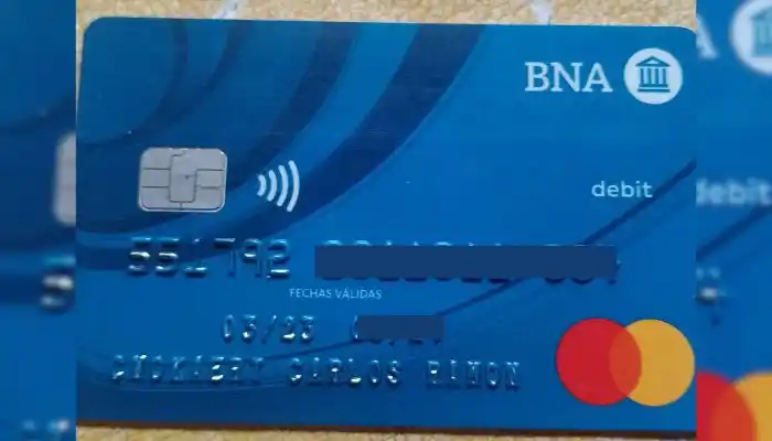Carlos Cnokaert olvidó su tarjeta en el banco Nación