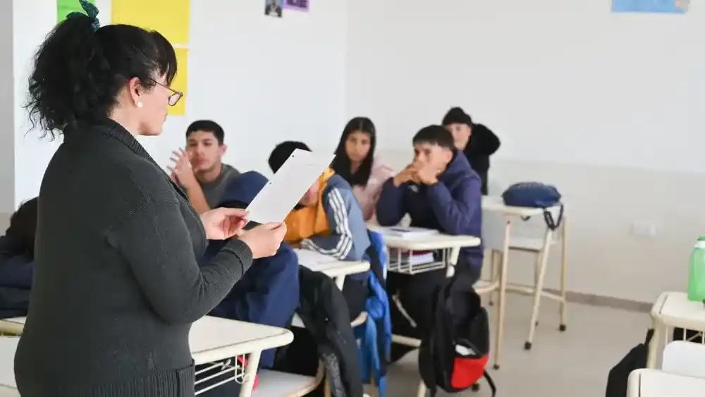 La Provincia busca unificar la carga horaria de los docentes en una misma escuela