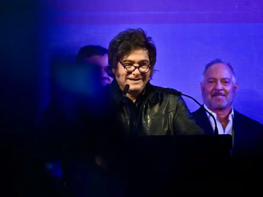 Javier Milei lanzó la campaña en Provincia con duros insultos a Kicillof: lo llamó "comunista enano"