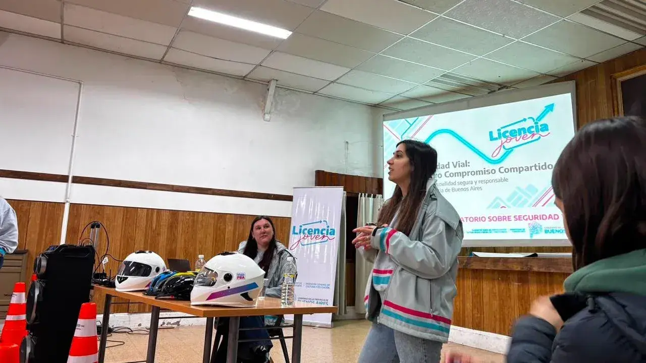 Las charlas dan pautas a jóvenes para promover una movilidad más segura.