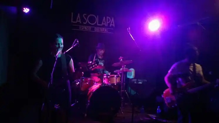 Valbè en La Solapa: el trío que abre cabezas y eriza la piel