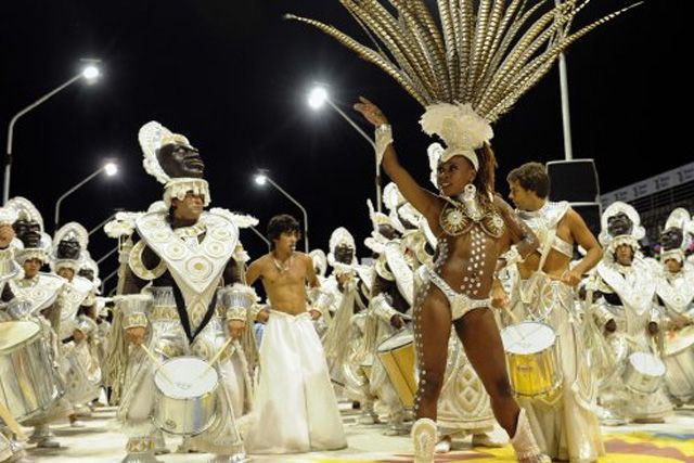 Lanzaron el Carnaval de Gualeguaychú 2014 en CABA con Karina Jelinek y Guillermo Andino