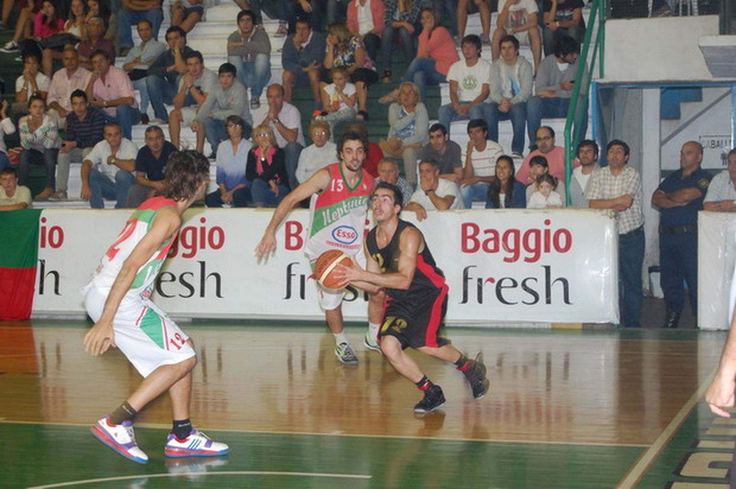 Central derrotó a Neptunia y va por Racing