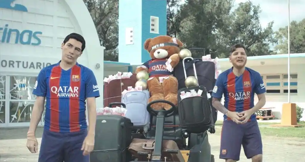 Martín Bossi como Messi, Suárez y Neymar en "La despedida" "