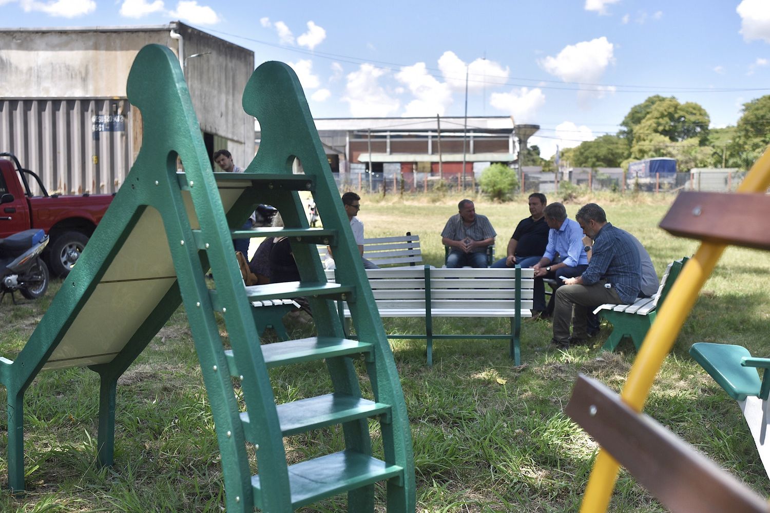 La ciudad de Santa Fe tendrá mobiliario urbano hecho con tapitas plásticas