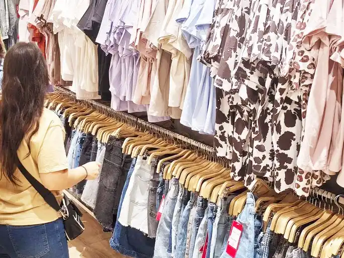 Caen las ventas de indumentaria mientras crece la tensión financiera y los despidos