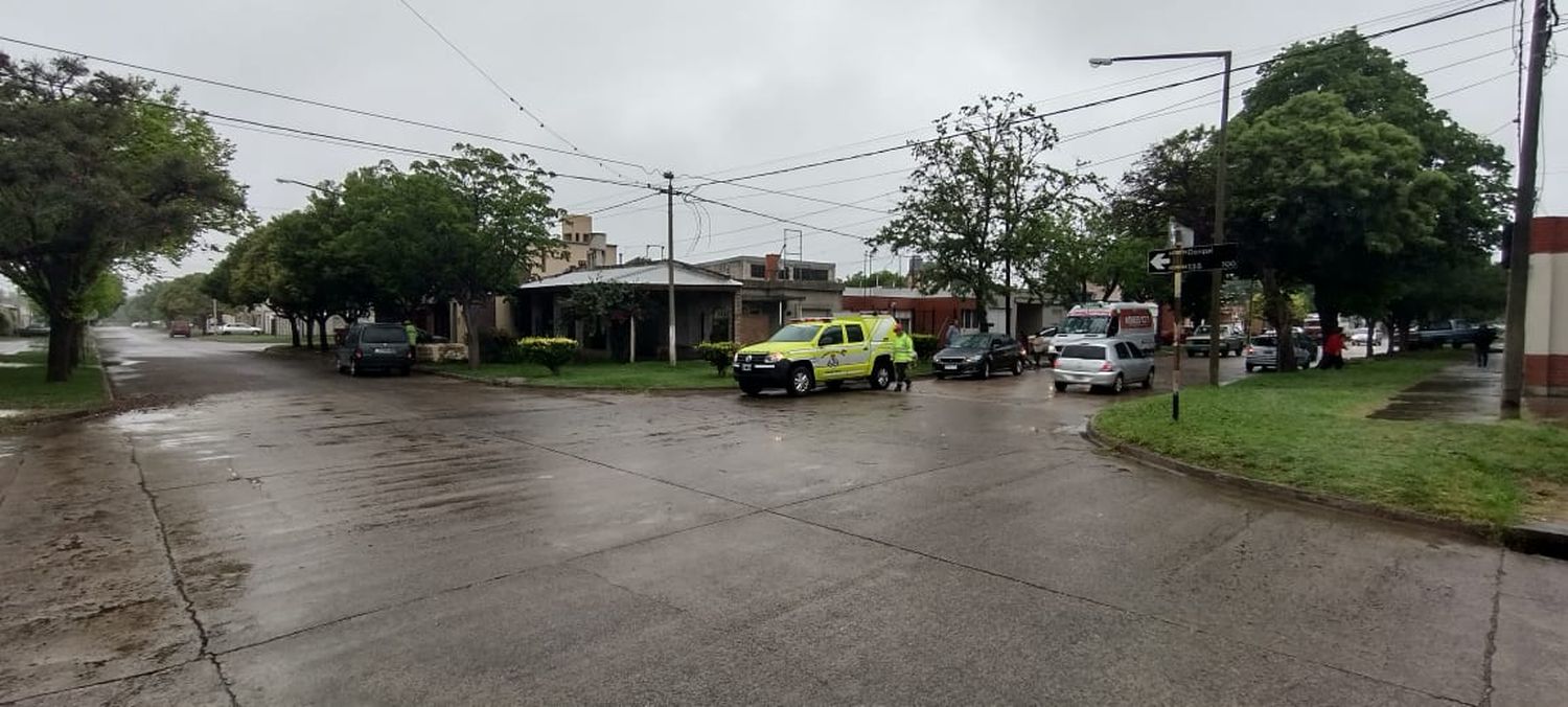 Bomberos y SIES 107 trabajaron en el lugar del choque.