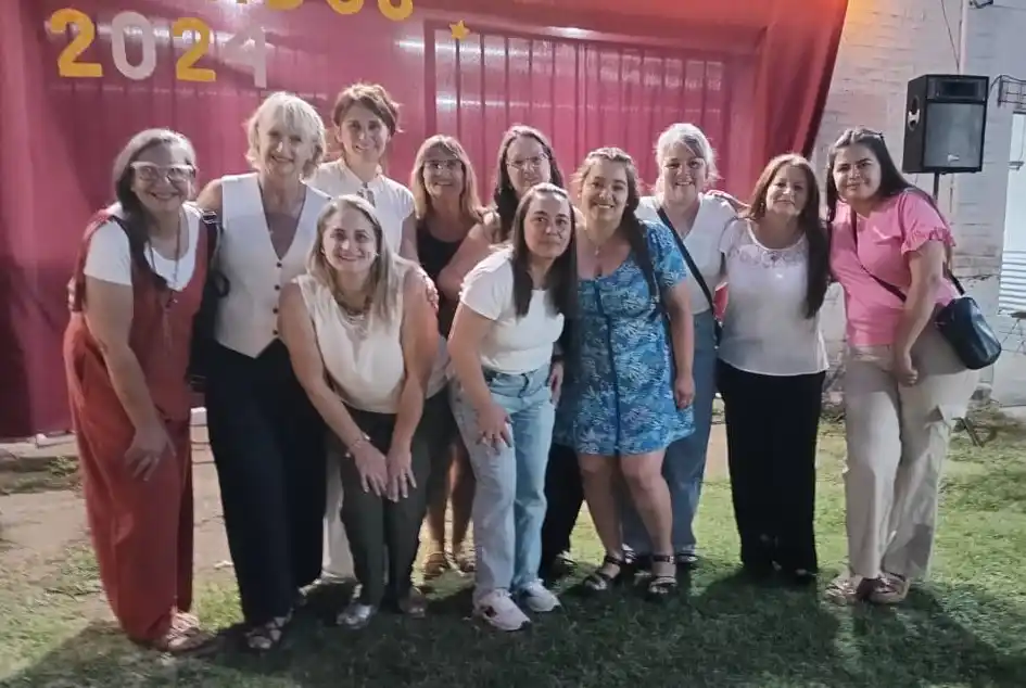 Las chicas del curso de Diseño Básico en Indumentaria del CFL 401 recibieron su certificado