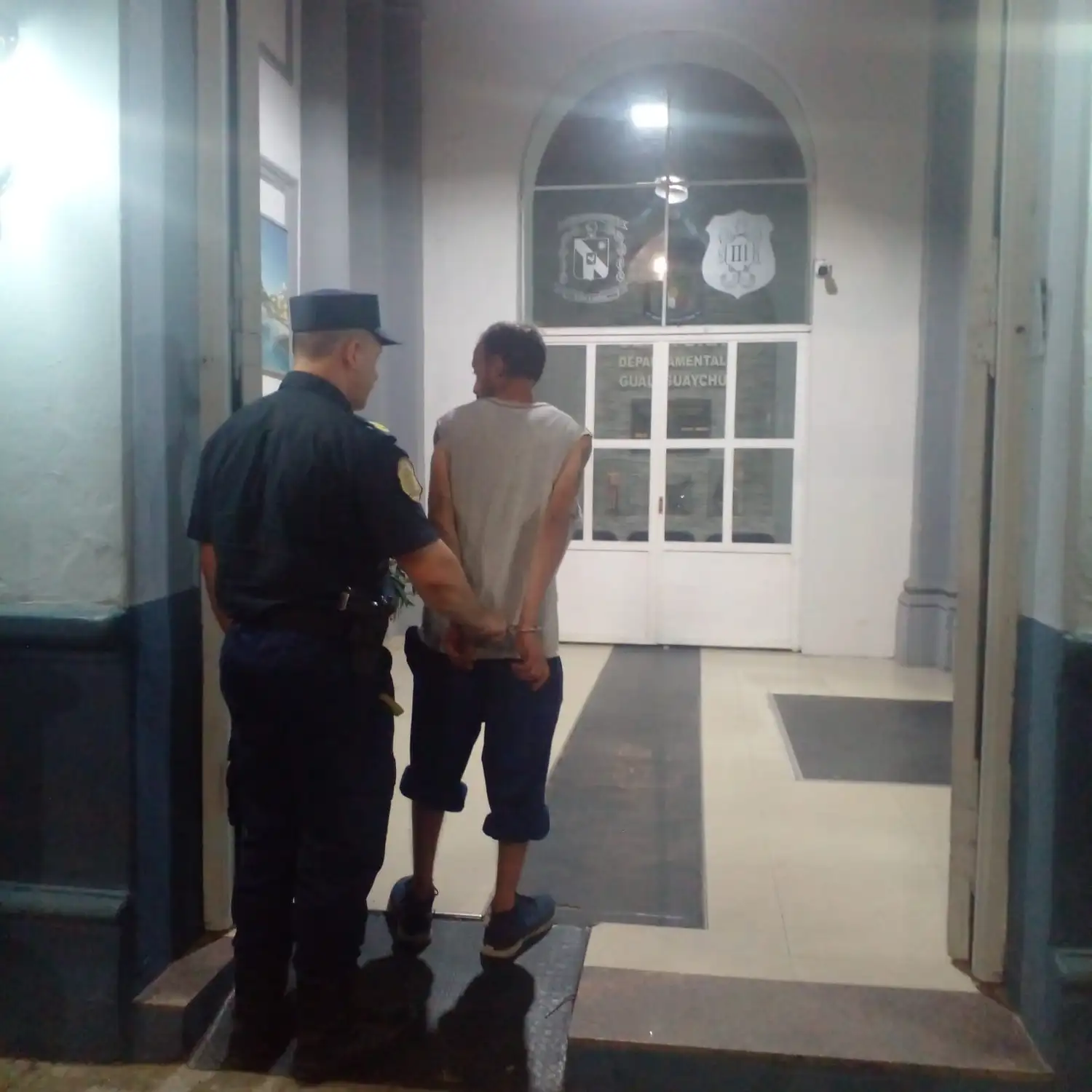 Quiso robar ropa en un comercio de 25 de mayo, pero terminó detenido