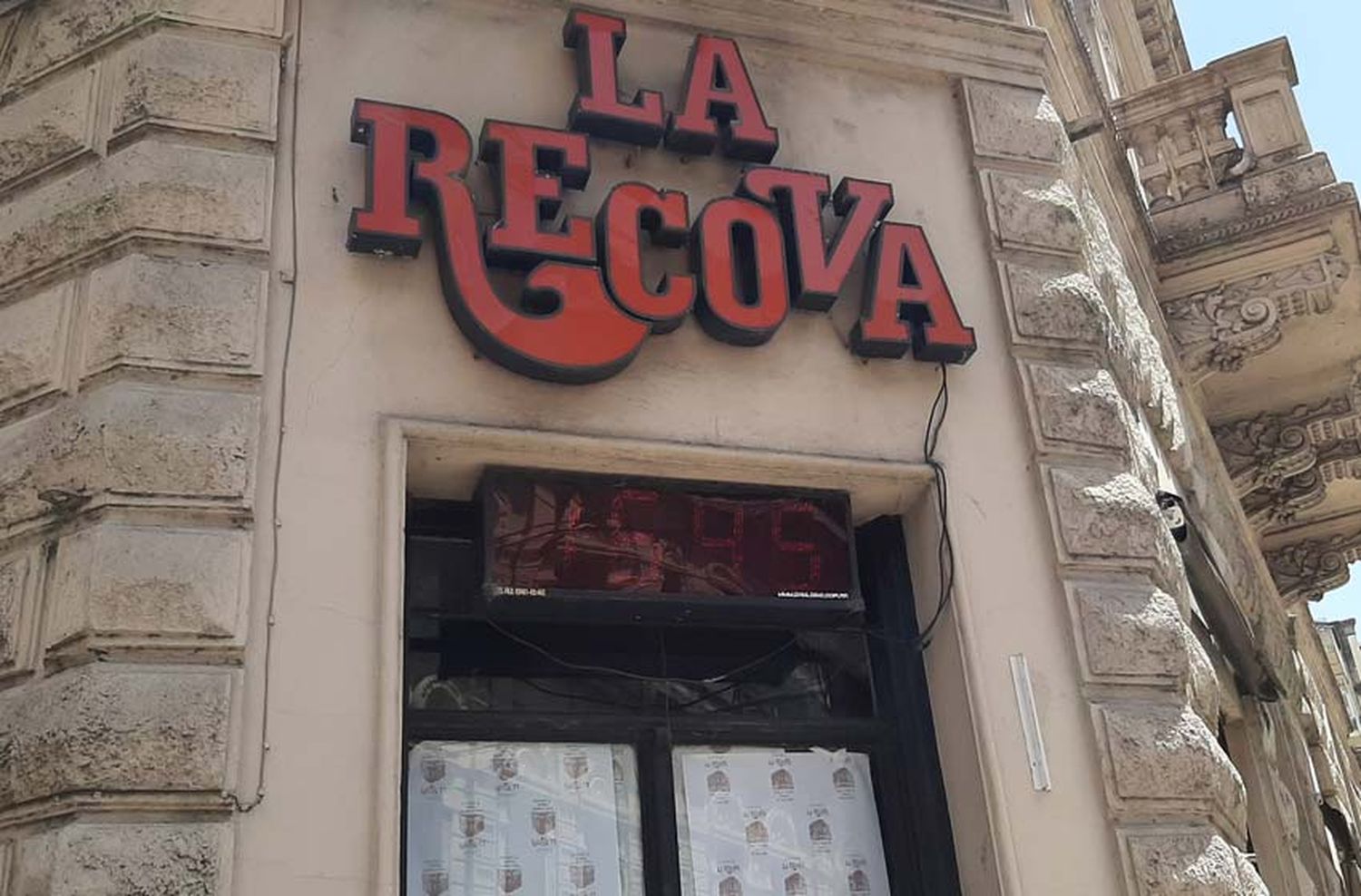 Tras más de 50 años, la tradicional panadería La Recova cerró sus puertas