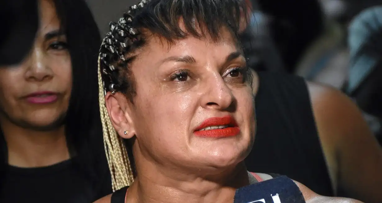 Alejandra "Locomotora" Oliveras sufrió un ACV y fue internada de urgencia en el Cullen. Su estado es reservado. Piden respeto por su situación.