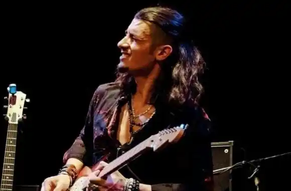 El talento sin géneros: Juan Salinas se presenta en Mar del Plata