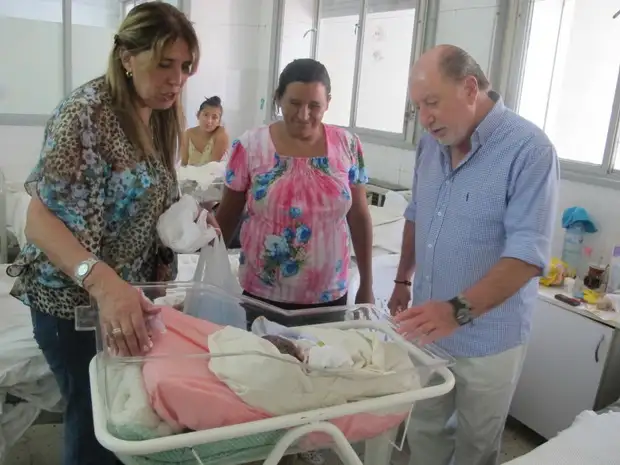 Busti visitó a niños internados en el hospital San Roque de Paraná