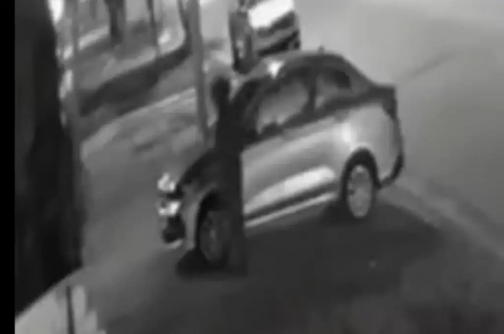 Incendió el auto de su amante