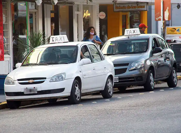 Estudian cambios en el servicio de taxis