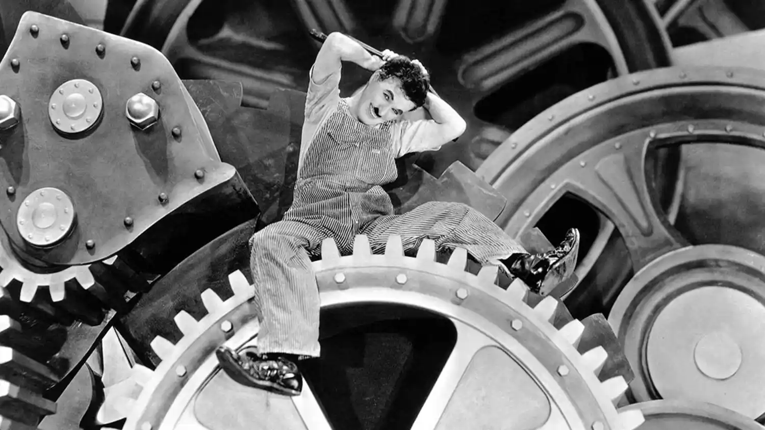 Charles Chaplin y uno de los grandes hitos en la historia del cine relacionado con el mundo del trabajo: "Tiempos modernos":