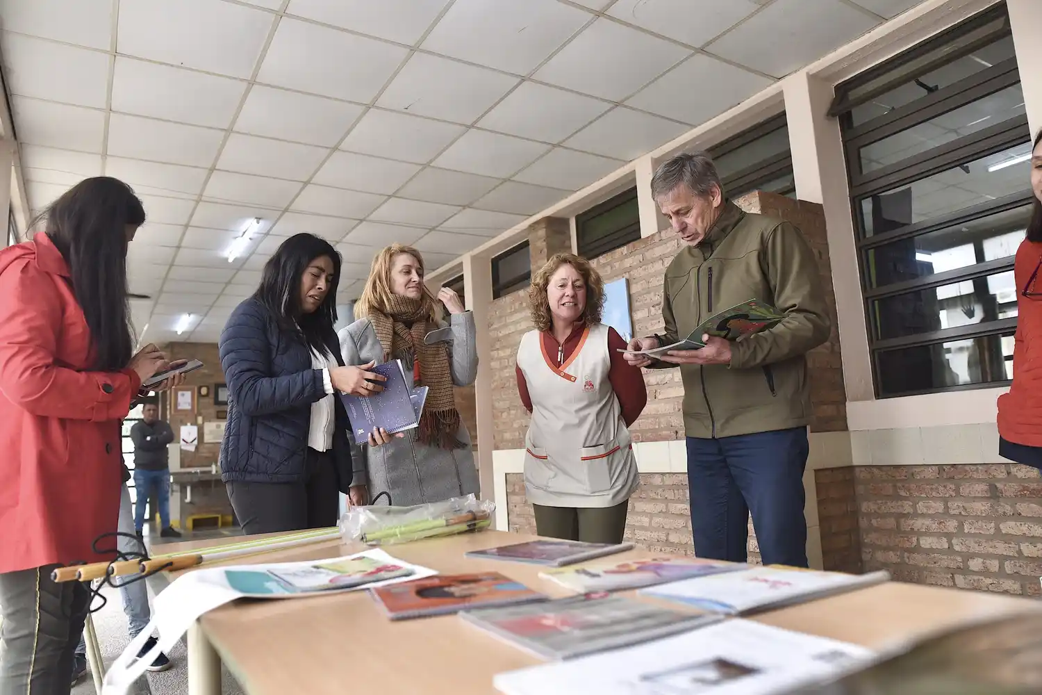 Entregaron material didáctico a alumnos de la escuela “Dr. Edgardo Manzitti”