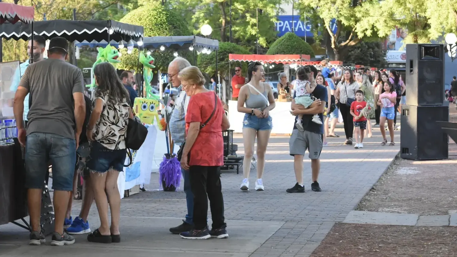 Plaza Feria vuelve este fin de semana a la Plaza 25 de Mayo con emprendedores y productores regionales