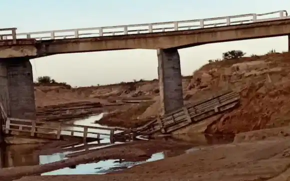 Cayó parte del puente en la ruta 35 sobre arroyo Chasicó: El tránsito fue interrumpido