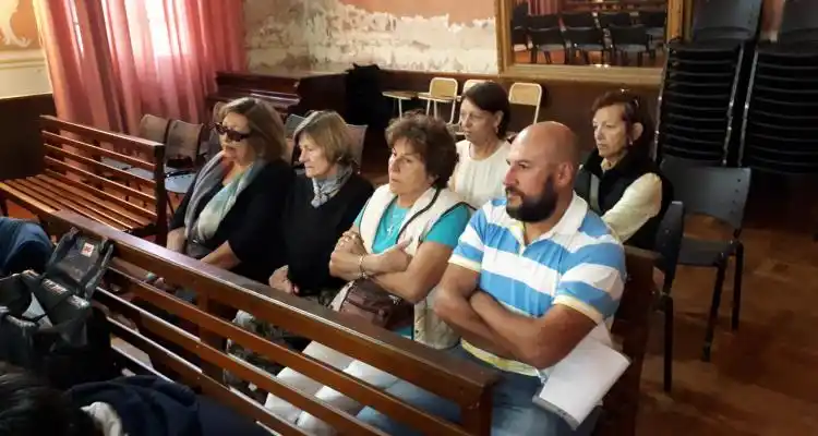 #QueSeBajenLasDietas: en sesión, los concejales recibieron las firmas