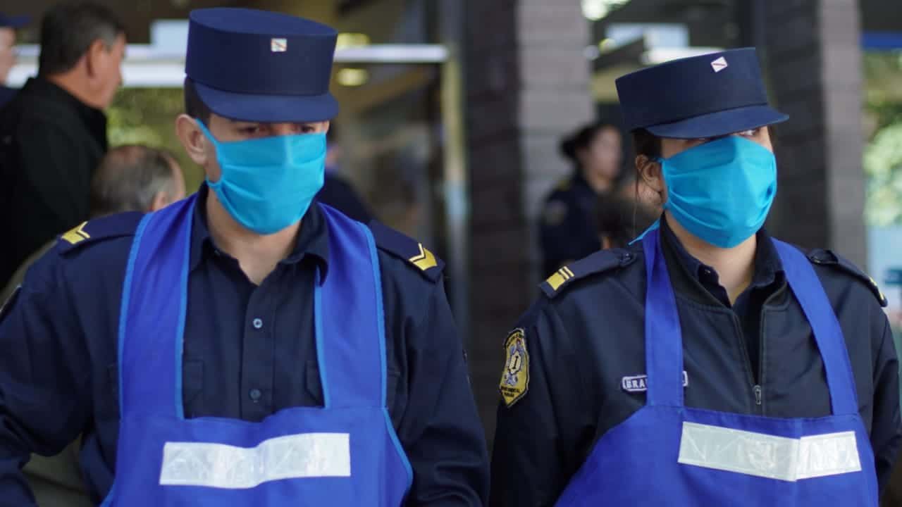 “La policía debió readecuarse para asistir a los sistemas sanitarios”